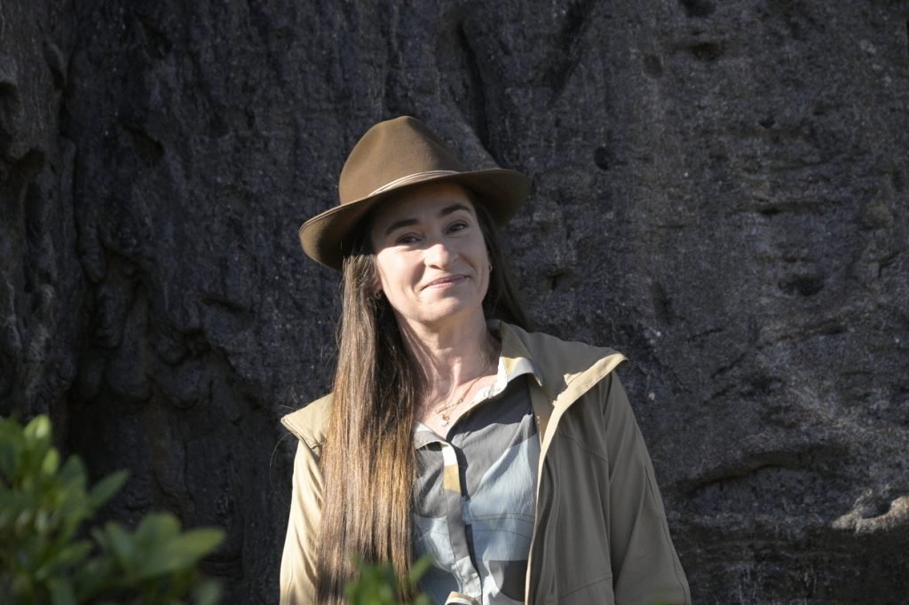 1 Claudia presentator host Connexion Sauvage